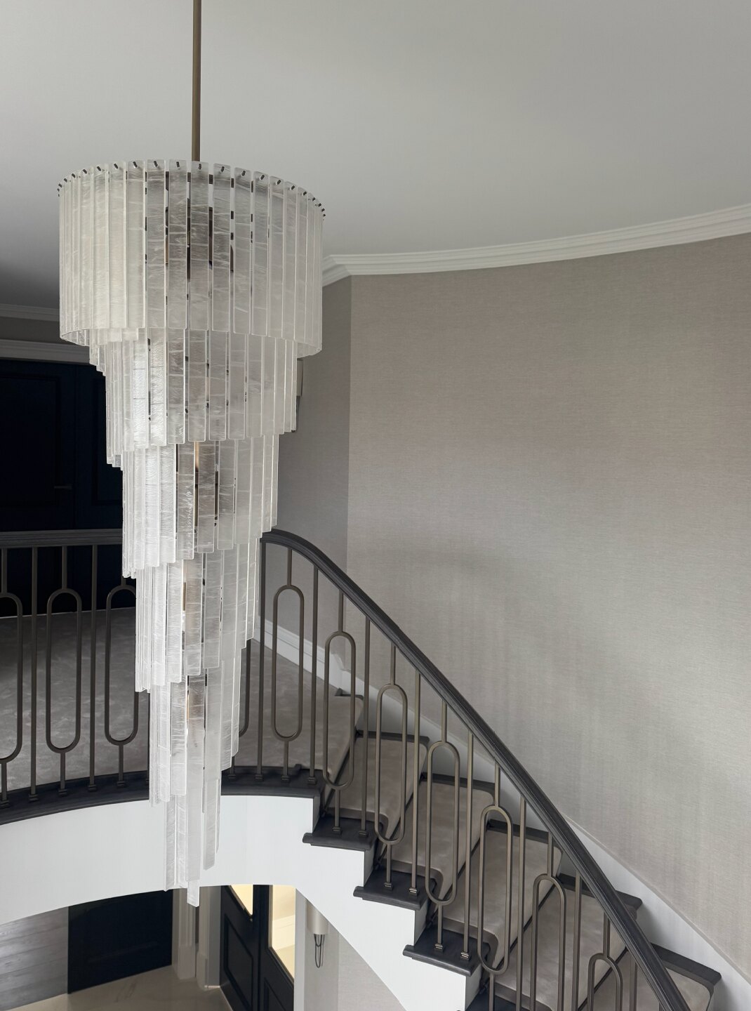 Brief stage staircase chandelier image