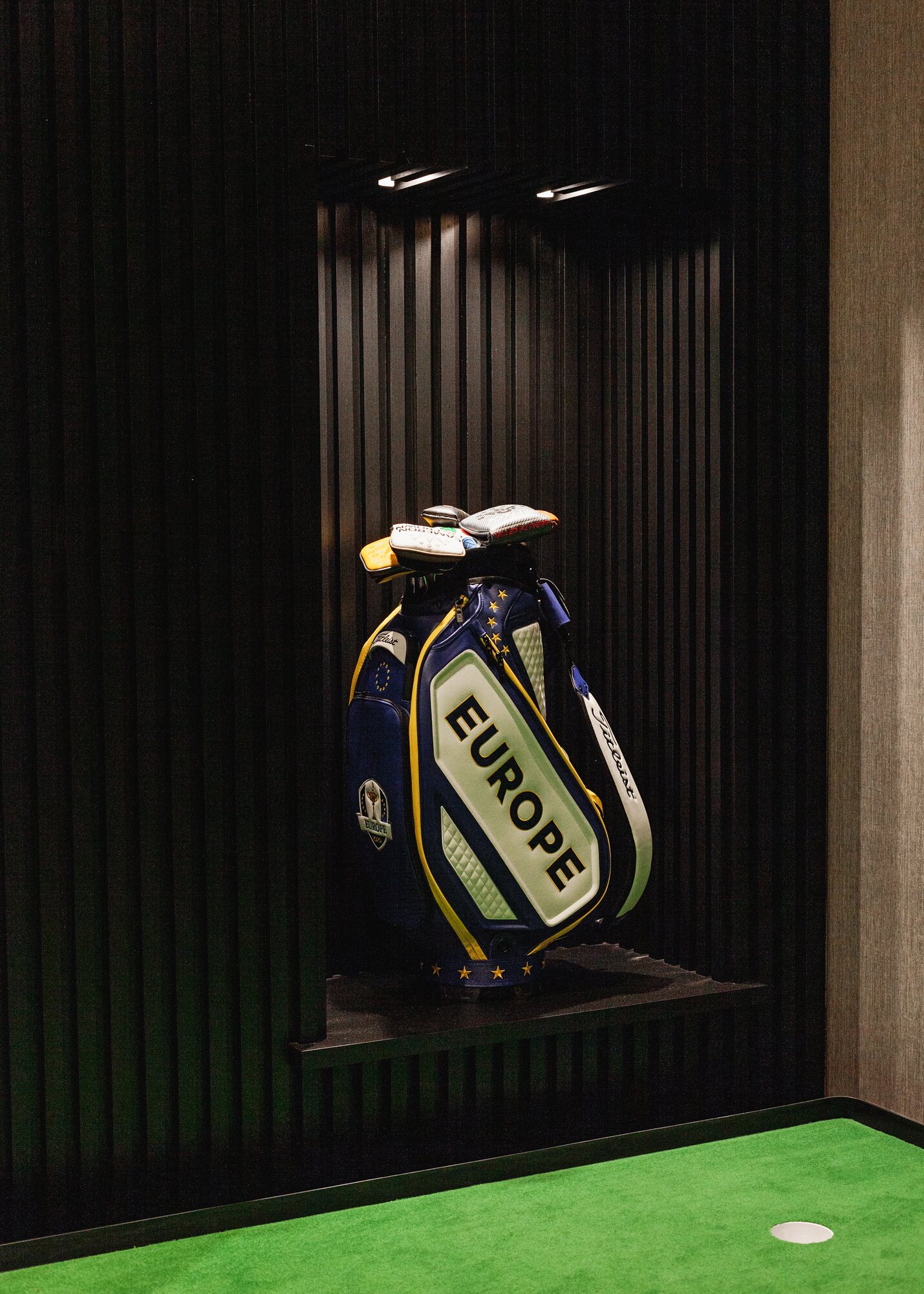 Golf simulator room