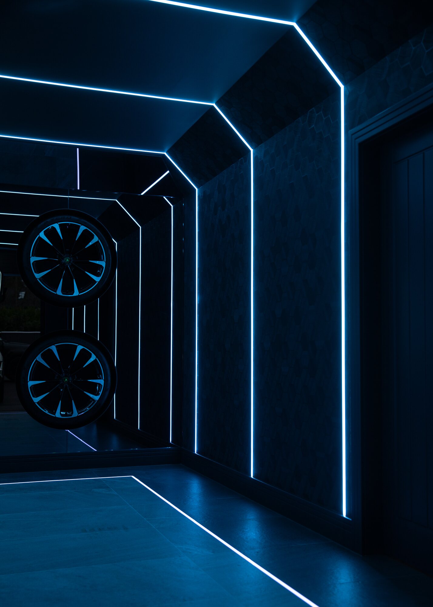Garage feature lighting